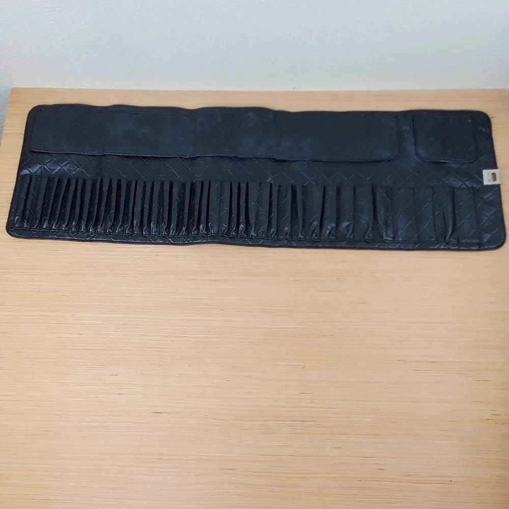 FREE BH Cosmetics Makeup Brush Holder with the purchase of an eye shadow palette
